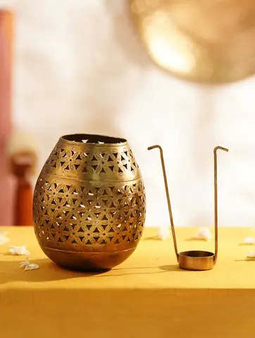Holder beside a long wire tea light carrier