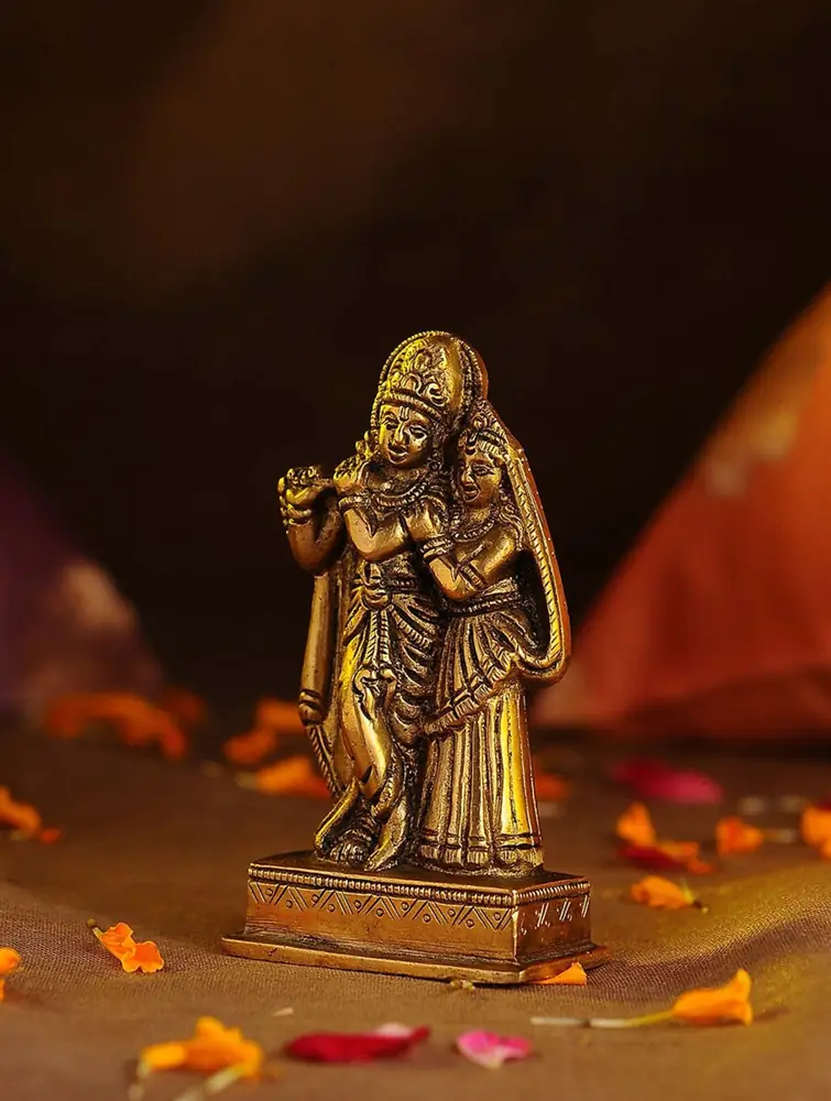 Back view of the idol