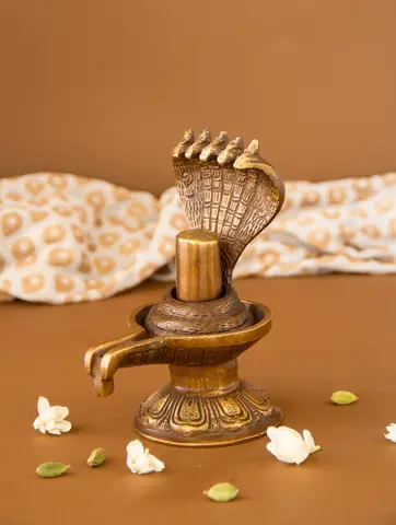 Side view of the base and spout