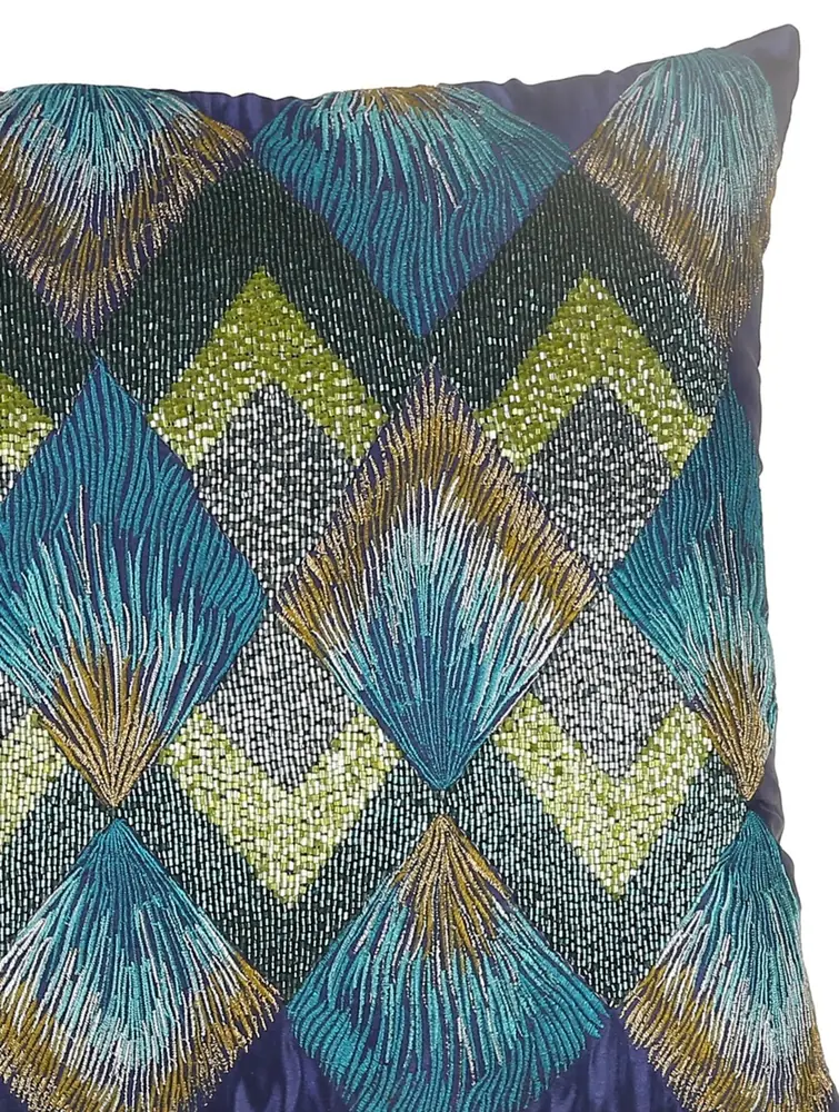Close view of the diamond pattern in thread