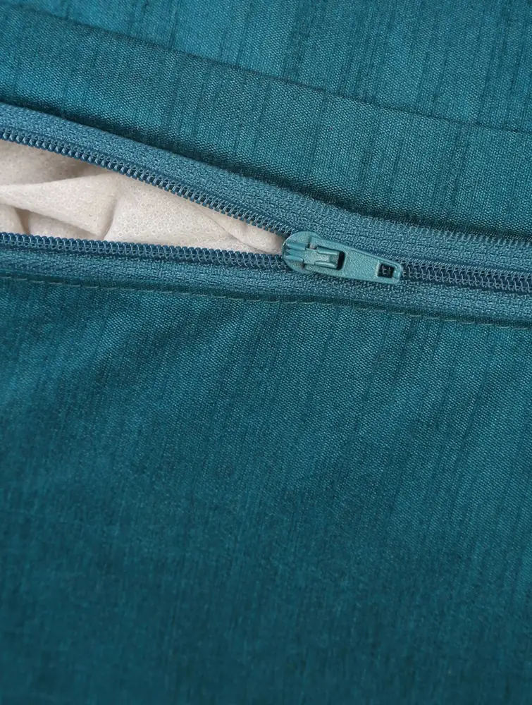 Close view of the zip on the back