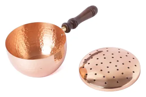 The fumer with the lid lifted off the bowl