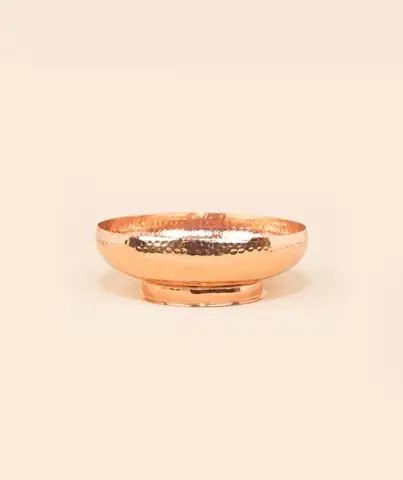 Side view of the copper uruli showing its low rim