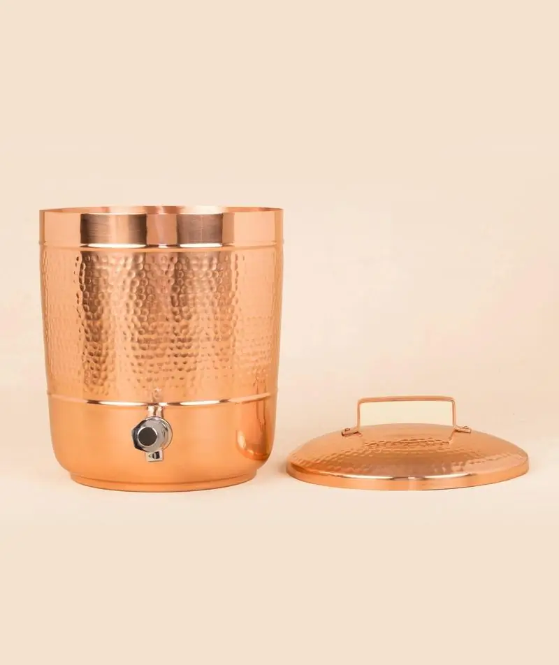 The pot with its lid lifted off beside it