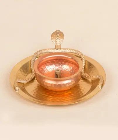 Front view of the hammered lamp and tray