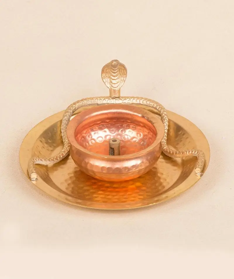 Front view of the hammered lamp and tray