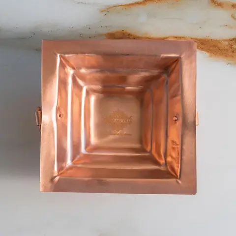 Top view of the square stepped bowl
