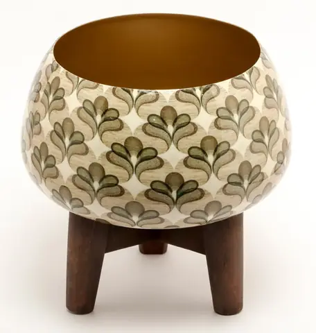 Planter with the stand, close view