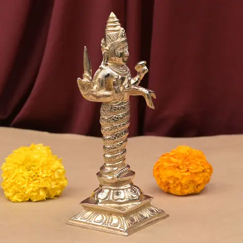 Idol seen from a three-quarter angle