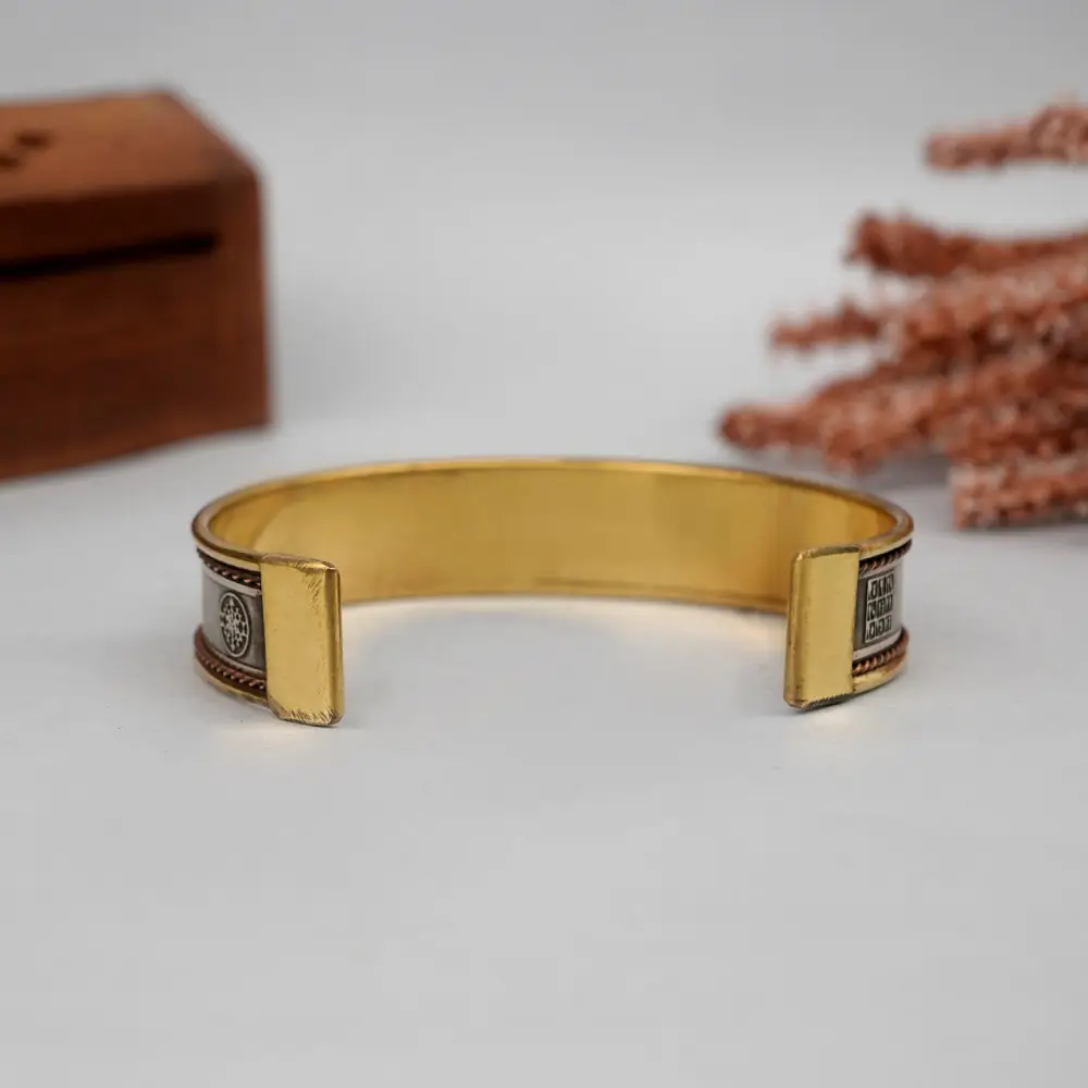 Inside of the cuff with the open ends