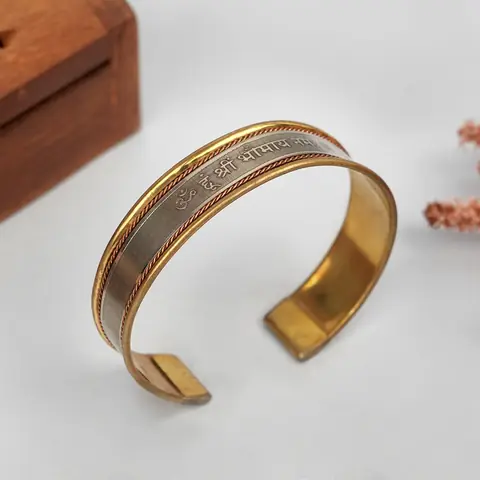 Kada at an angle showing the open cuff