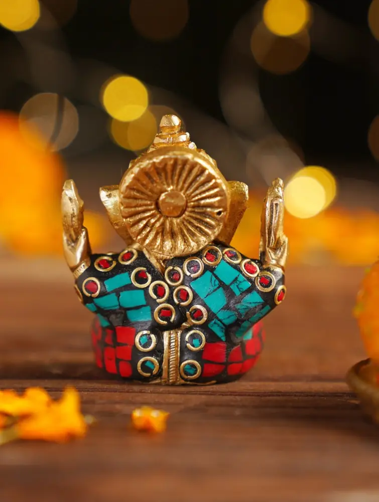 Back of the crown and shoulders