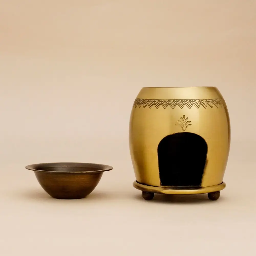 The burner next to its small dish