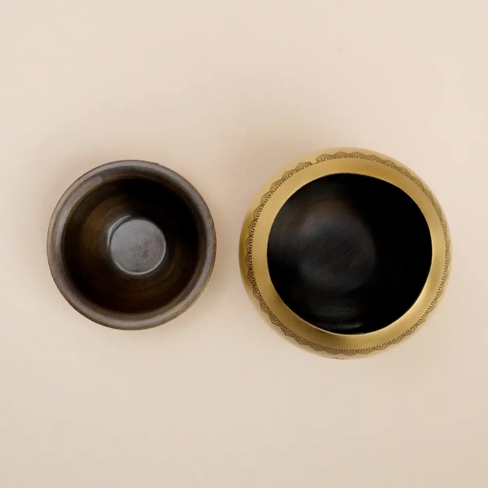 Top view of the burner and dish