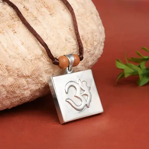 Close view of the silver pendant face