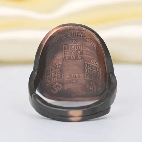 The ring from behind, showing the open band