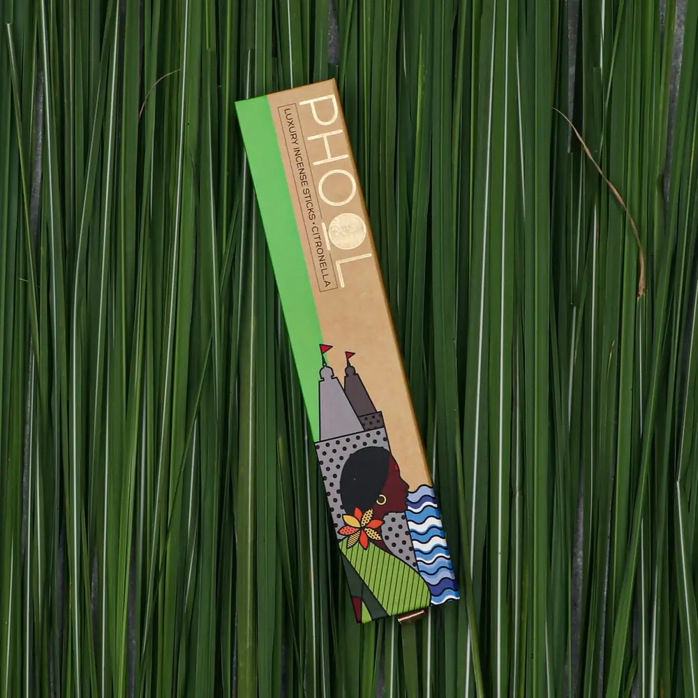 The lemongrass box on a green background