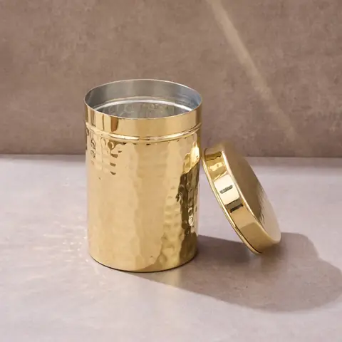 Canister seen from a slight angle with its lid on