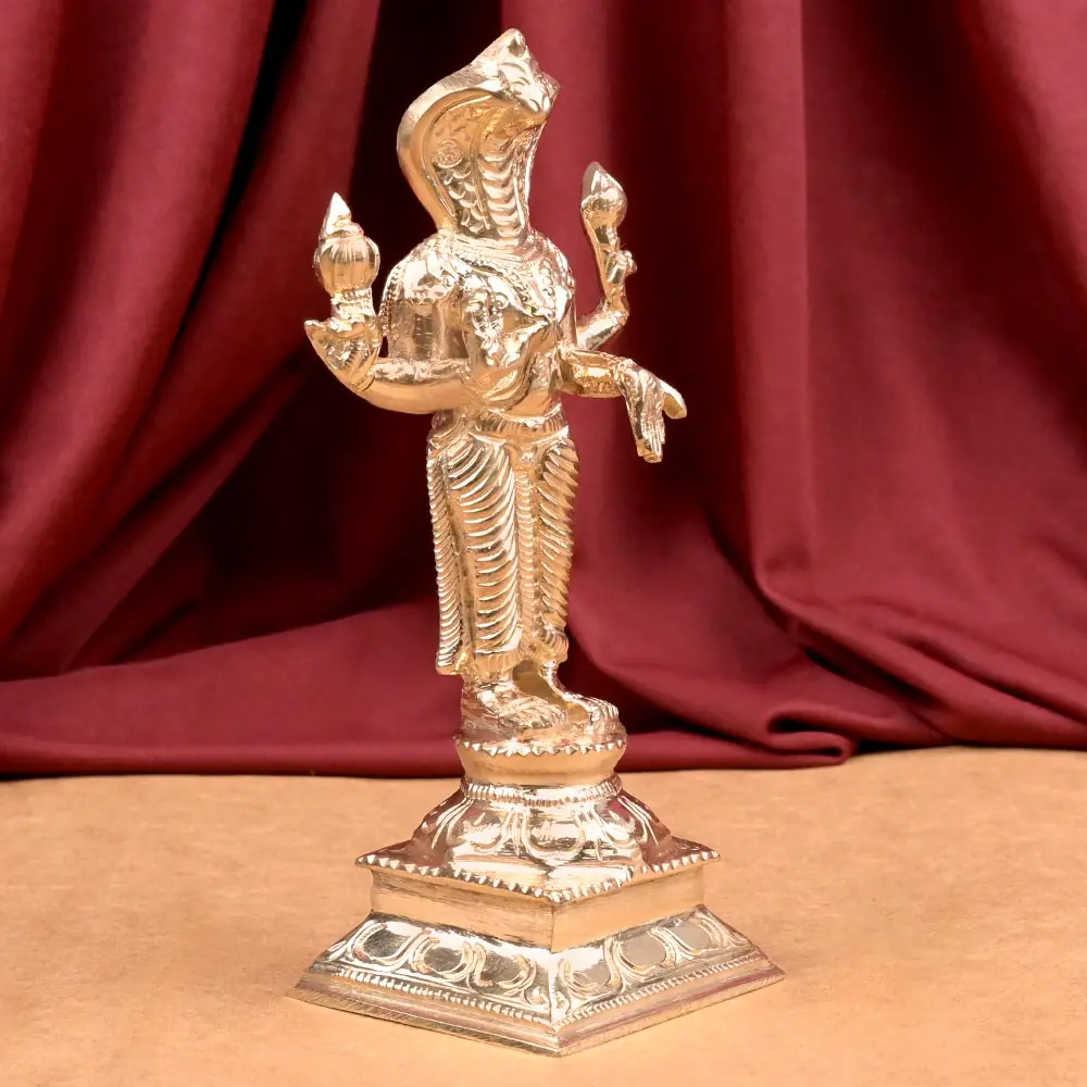 Idol seen from a three-quarter angle