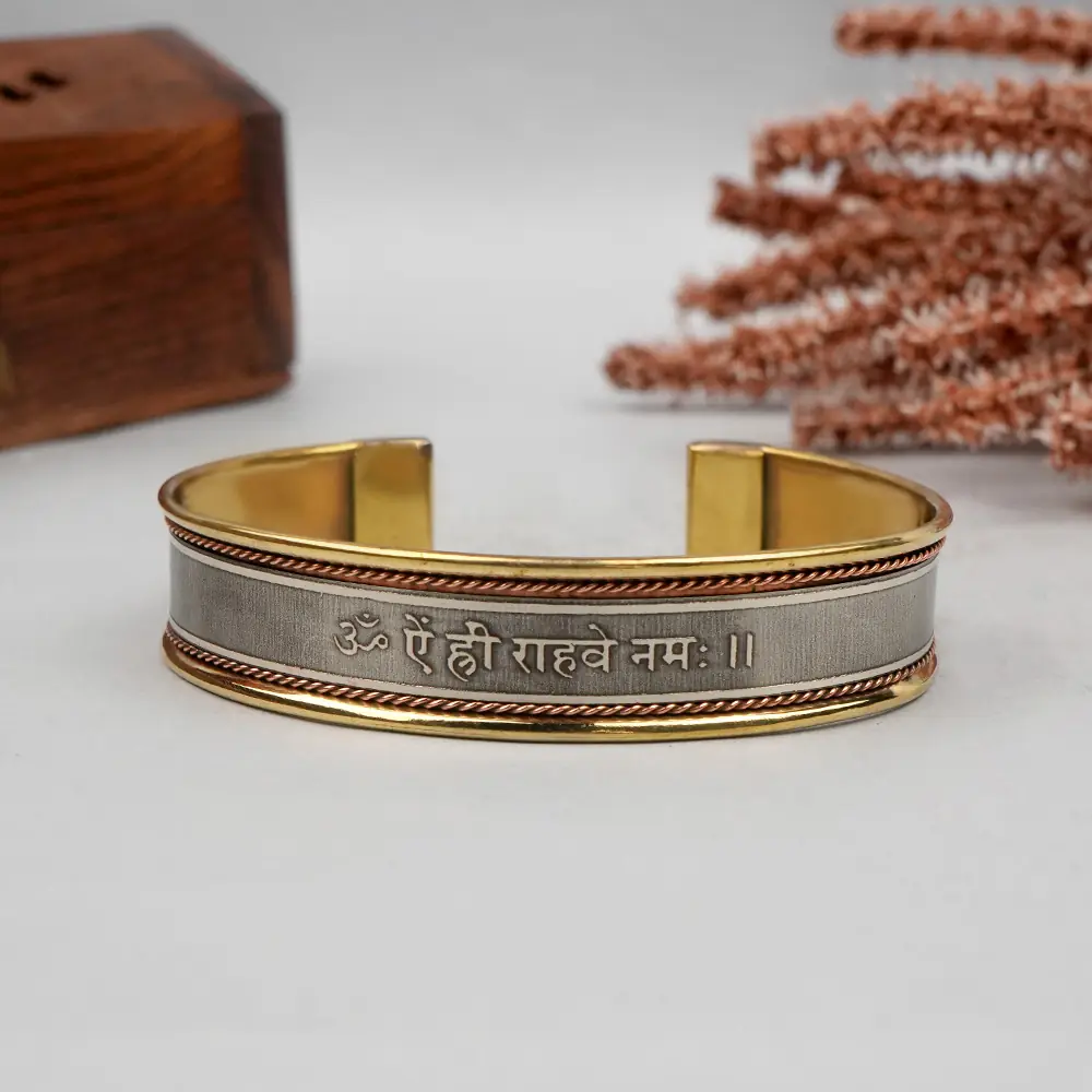 Front of the kada showing the engraved Rahu mantra