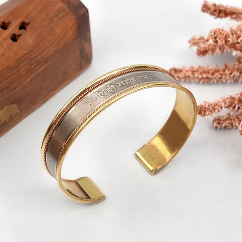 Kada at an angle showing the open cuff