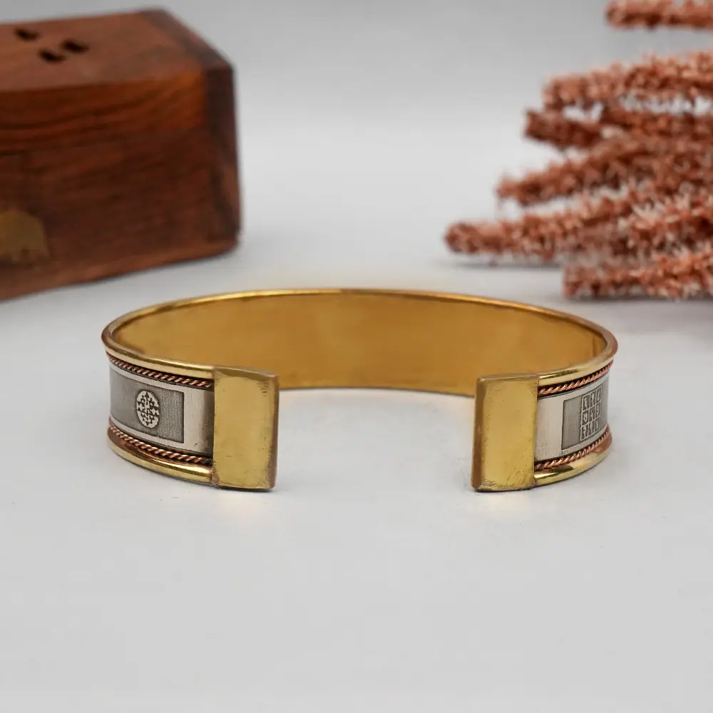 Inside of the cuff with the open ends