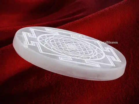 The plate from a low side angle showing its thickness