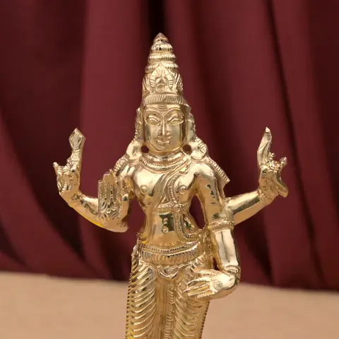 Close view of the crowned face and arms