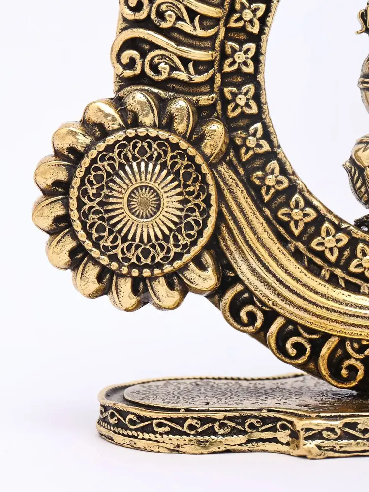 Close view of the chakra carving on the frame