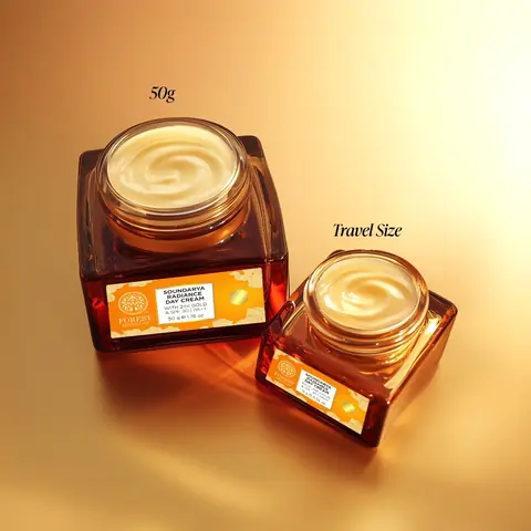 The 15 g and 50 g jars side by side