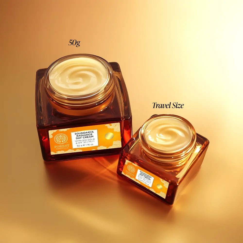 The 15 g and 50 g jars side by side