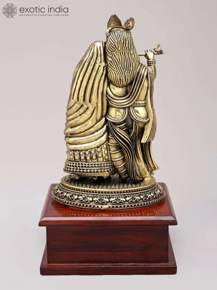 Back view of the figures