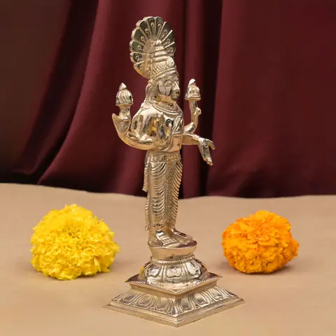 Idol seen from a three-quarter angle