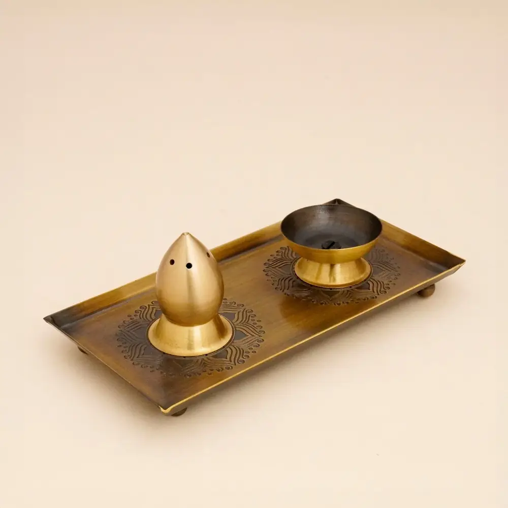 The tray at an angle showing both pieces