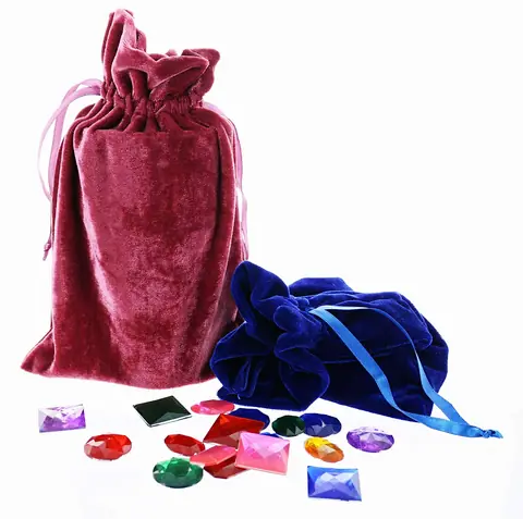 Velvet bags standing in a row in different colours