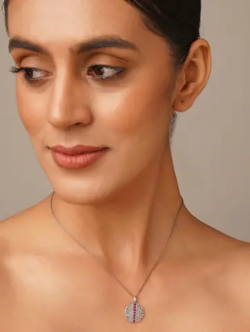 Model wearing the chain
