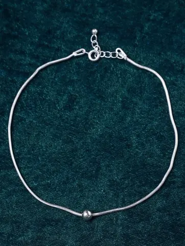 The anklet in a loop with its small bead