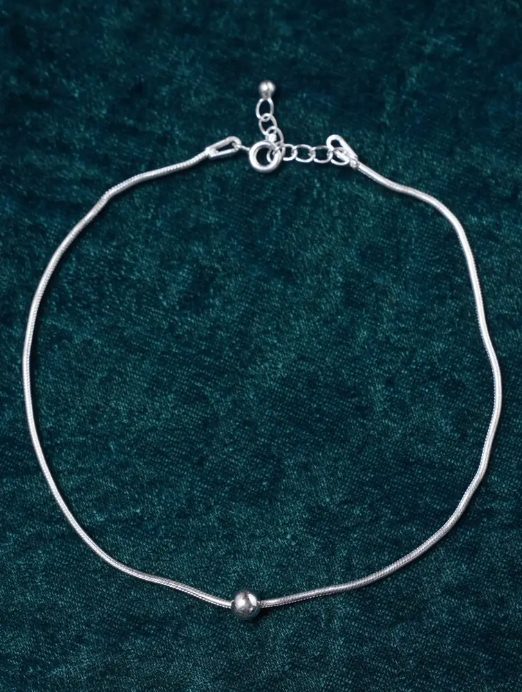 The anklet in a loop with its small bead