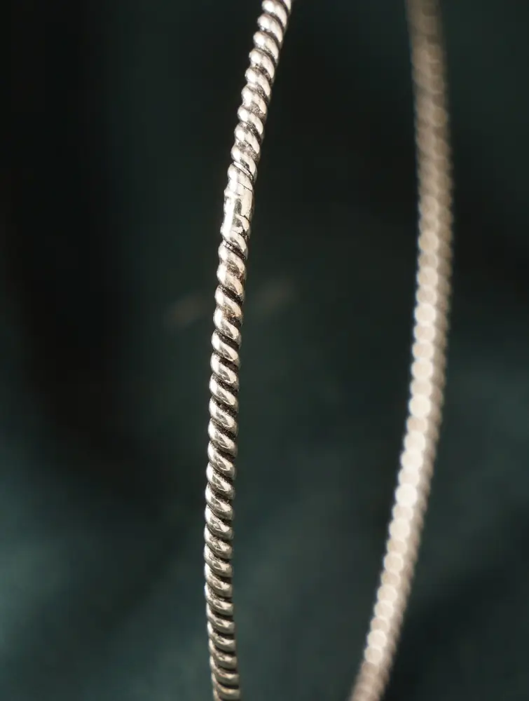 Close view of the twisted texture of the bangle